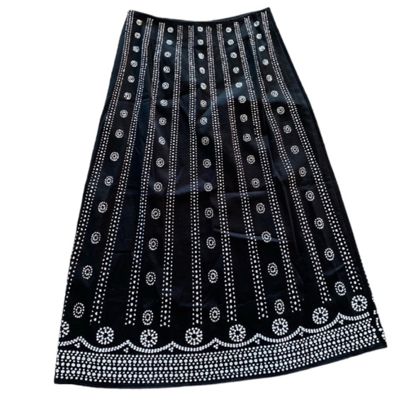 WHITE HOUSE BLACK MARKET Beaded, A-line Bell Skirt - Amazing pre-owned condition - Picture 1 of 8